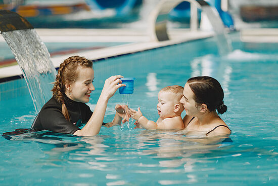Babyschwimmen  Gruppe 4 (Schwimmflügel, 1-2 Jahre)