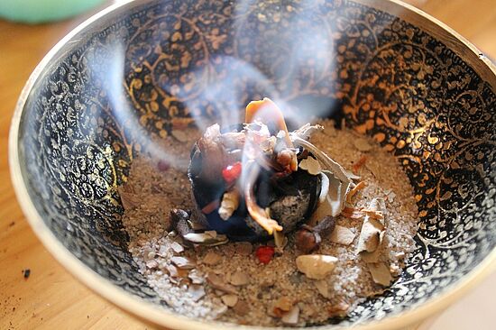 Räuchern mit einheimischen und anderen Kräutern