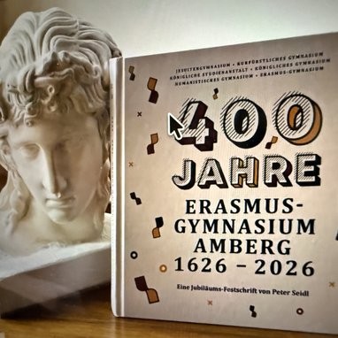 Das Erasmus-Gymasium und seine berühmten Absolventen
Sie alle drückten die Schulbank hier!